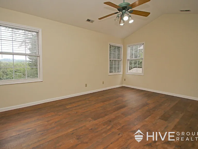 1345 Goldfinch Dr — Photo 10