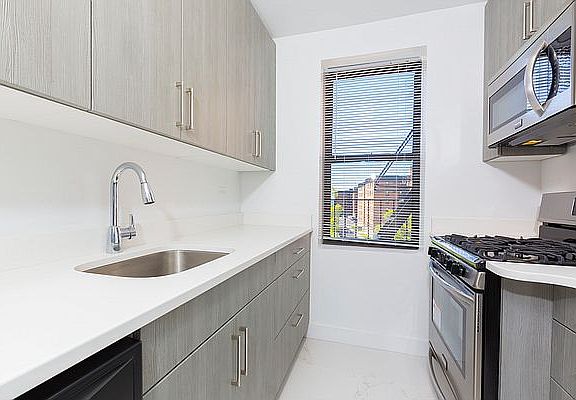 4th image of 20-51 Seagirt Blvd #2C
