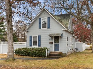 6 Dunwoodie Ave, West Islip, NY 11795