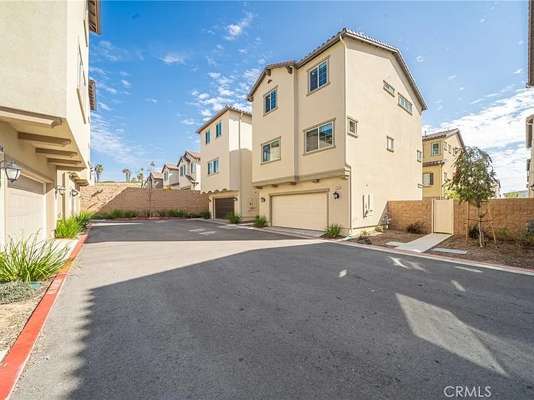 27658 S Heartwood Dr — Photo 1