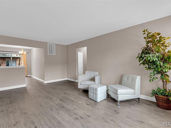 4th image of 443 S Clay Ave