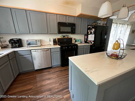 4th image of 613 E Michigan Ave