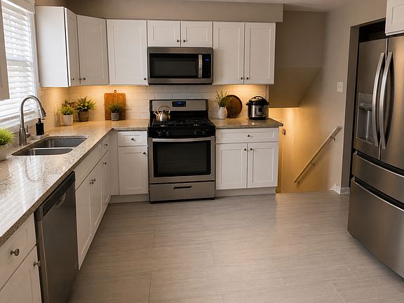 4th image of 244 N Park Dr