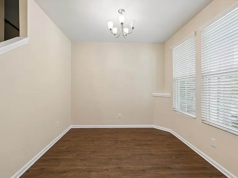 812 Kennear Ln — Photo 5