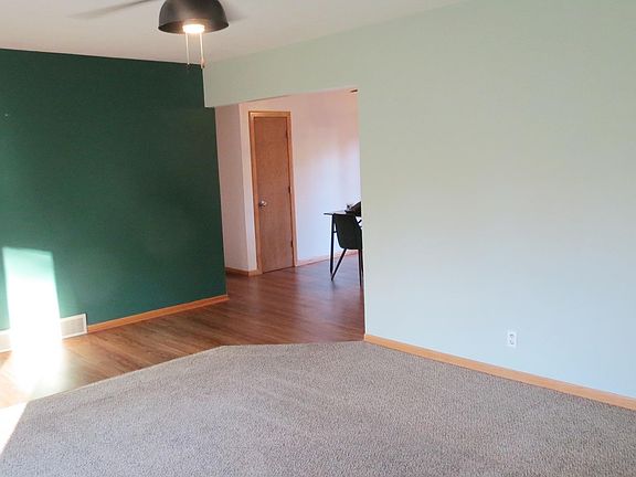 5th image of 62 Parklane Cir
