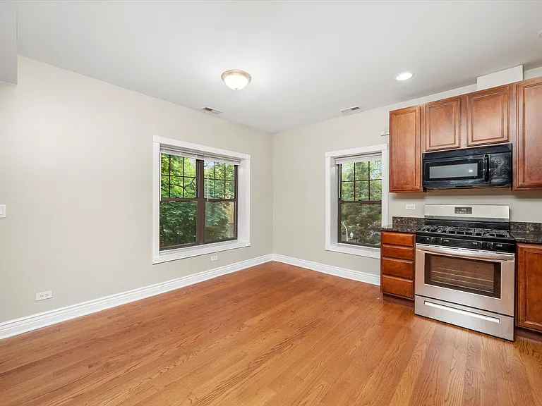 6300 N Rockwell St #B2 — Photo 9