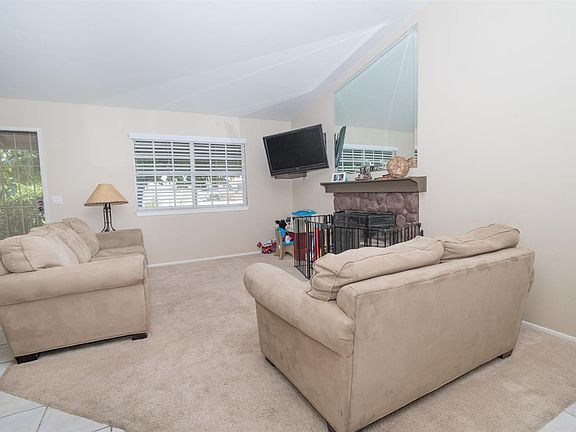 5th image of 10293 Redwood Ave
