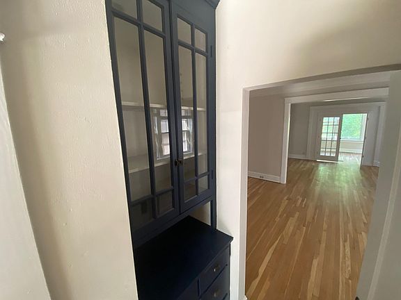 4th image of 2166 Tower Grove Ave APT 1