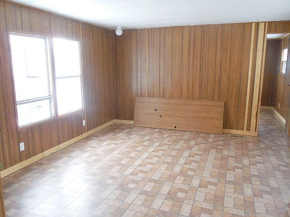 3rd image of 1815 Canary Ave