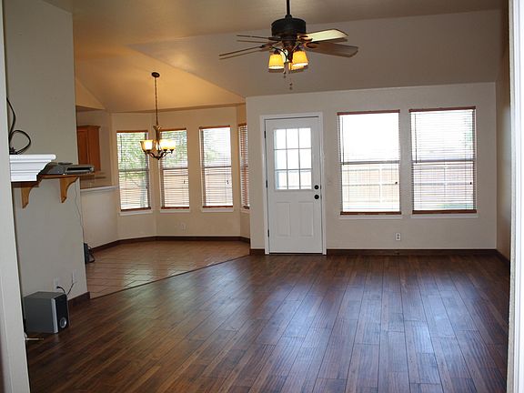 Family Room/Breakfast nook