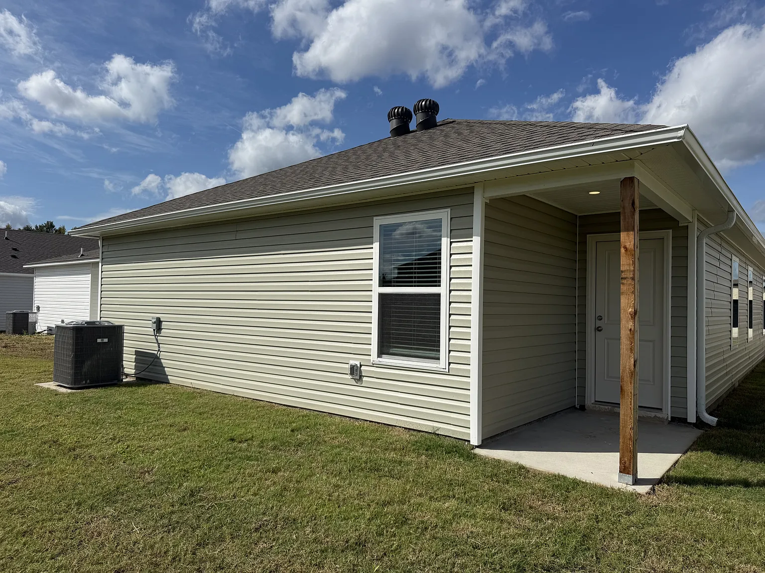 3 bed, 1373 sqft, $1,700 — Photo 2