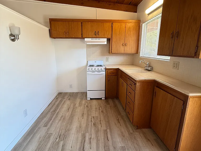 1400 W Lockeford St #5 — Photo 4