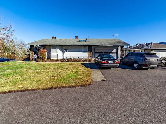 3rd image of 16428 SE 44th Ln
