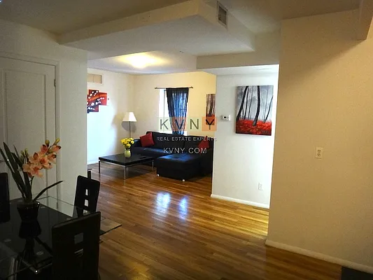 Rented by KVNY Soho | media 16