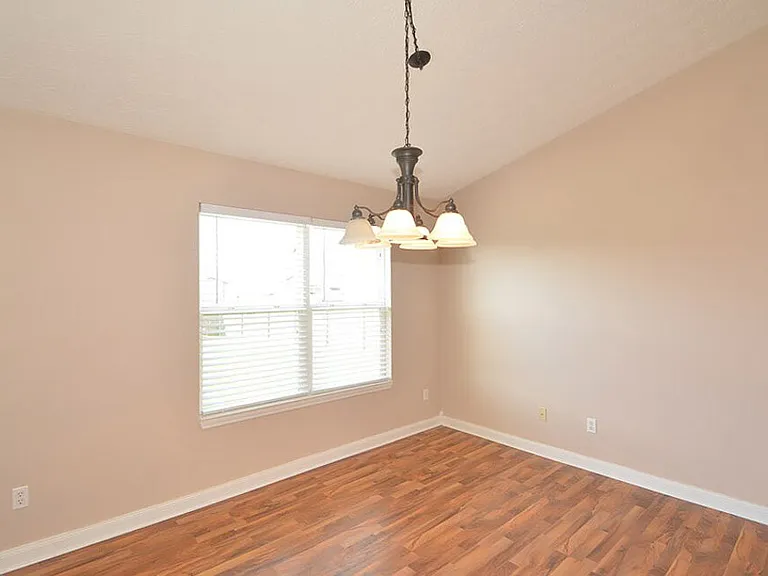 6917 Tree Top Ln — Photo 7