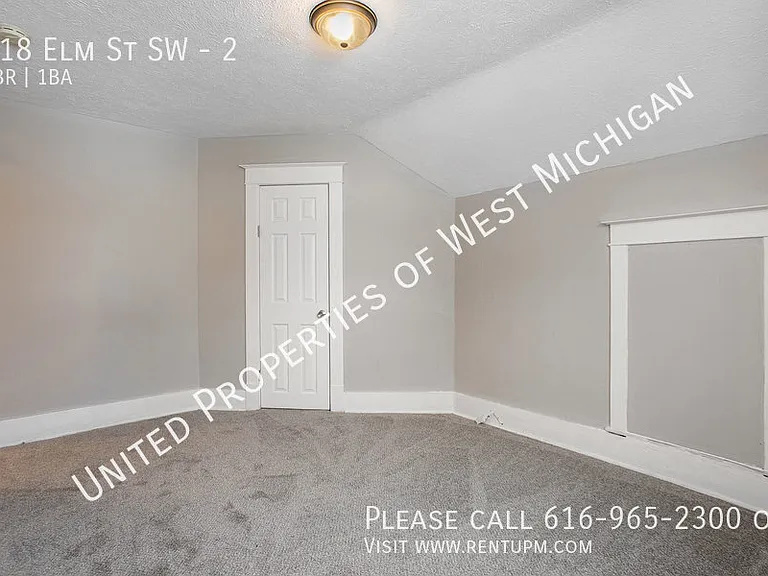 118 Elm St SW #2 — Photo 3