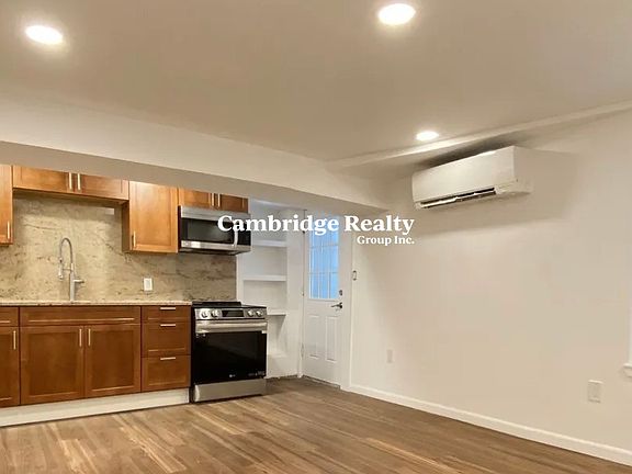 4th image of 688 Parker St #1T