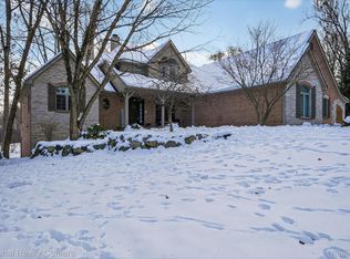 1569 Gleneagles, Highland, MI 48357