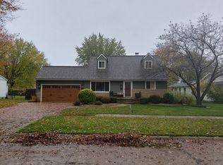 425 Cardinal Dr, Marysville, MI