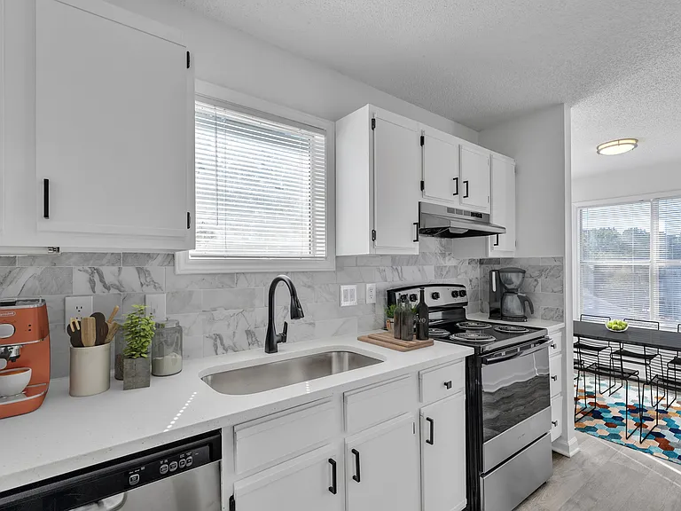 Cambridge Apartments — Photo 2