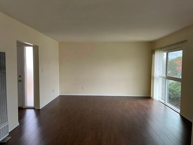 2104 Huntington Lane — Photo 3