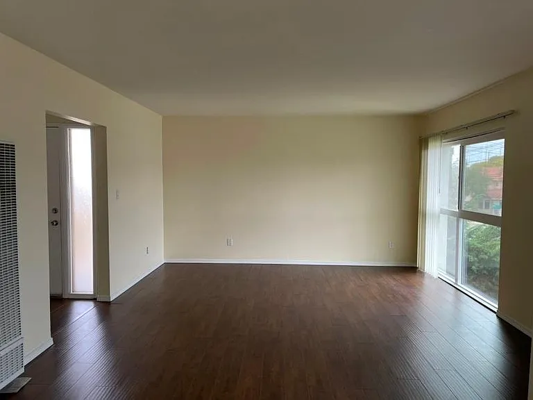 2104 Huntington Ln #C — Photo 3