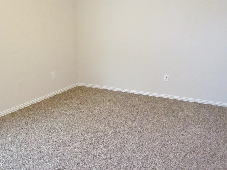 300 Robin St — Photo 9