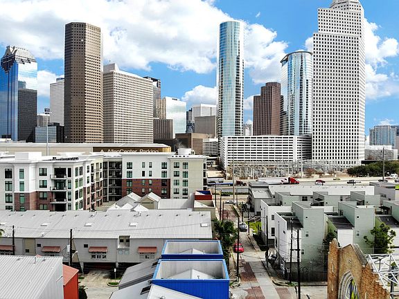 Prime downtown views!