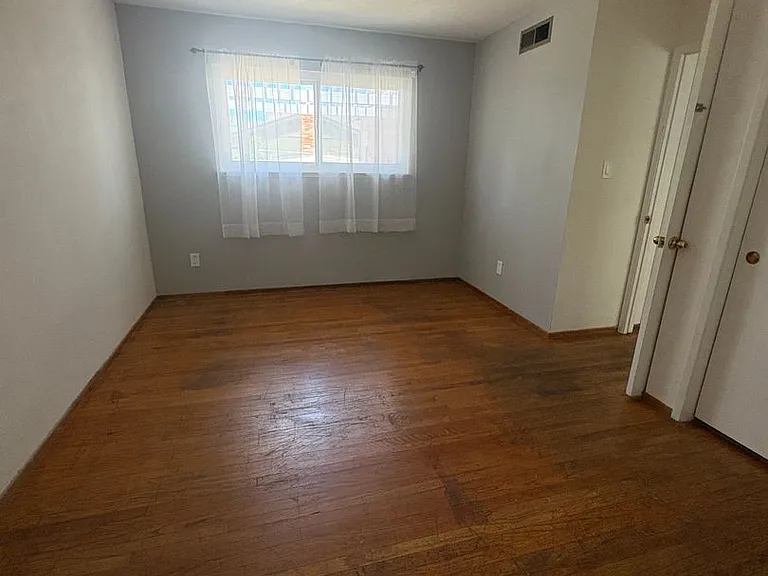 3046 Notre Dame Dr — Photo 9