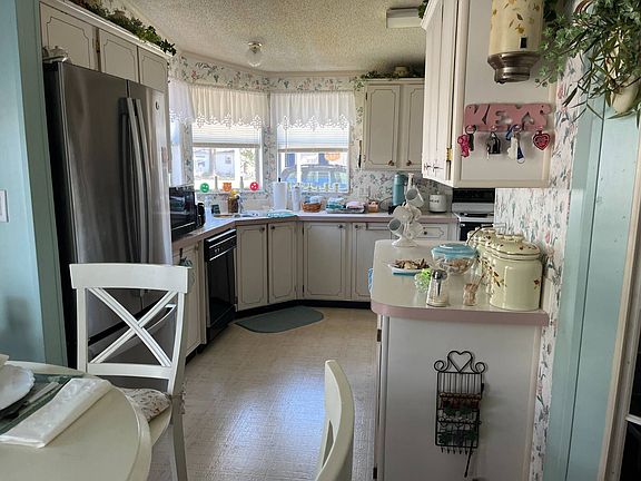 4th image of 5836 SW 60th Pl