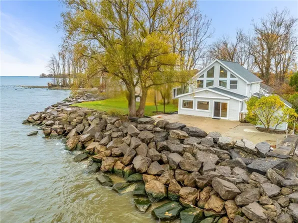 72 Lake Shore Dr, Hilton, NY 14468
