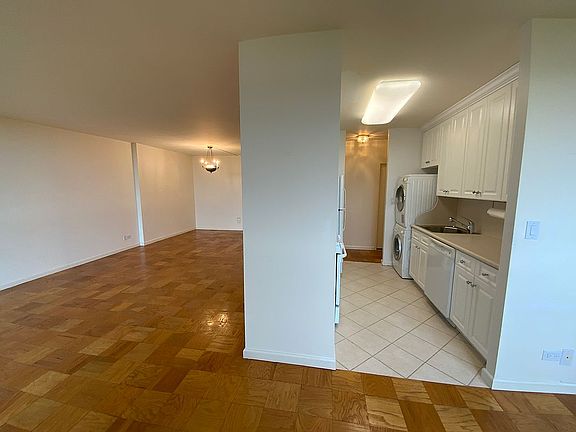 4th image of 269 Grand Central Pkwy #22B