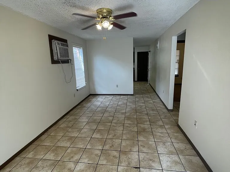 2319 Elm Park Dr — Photo 5