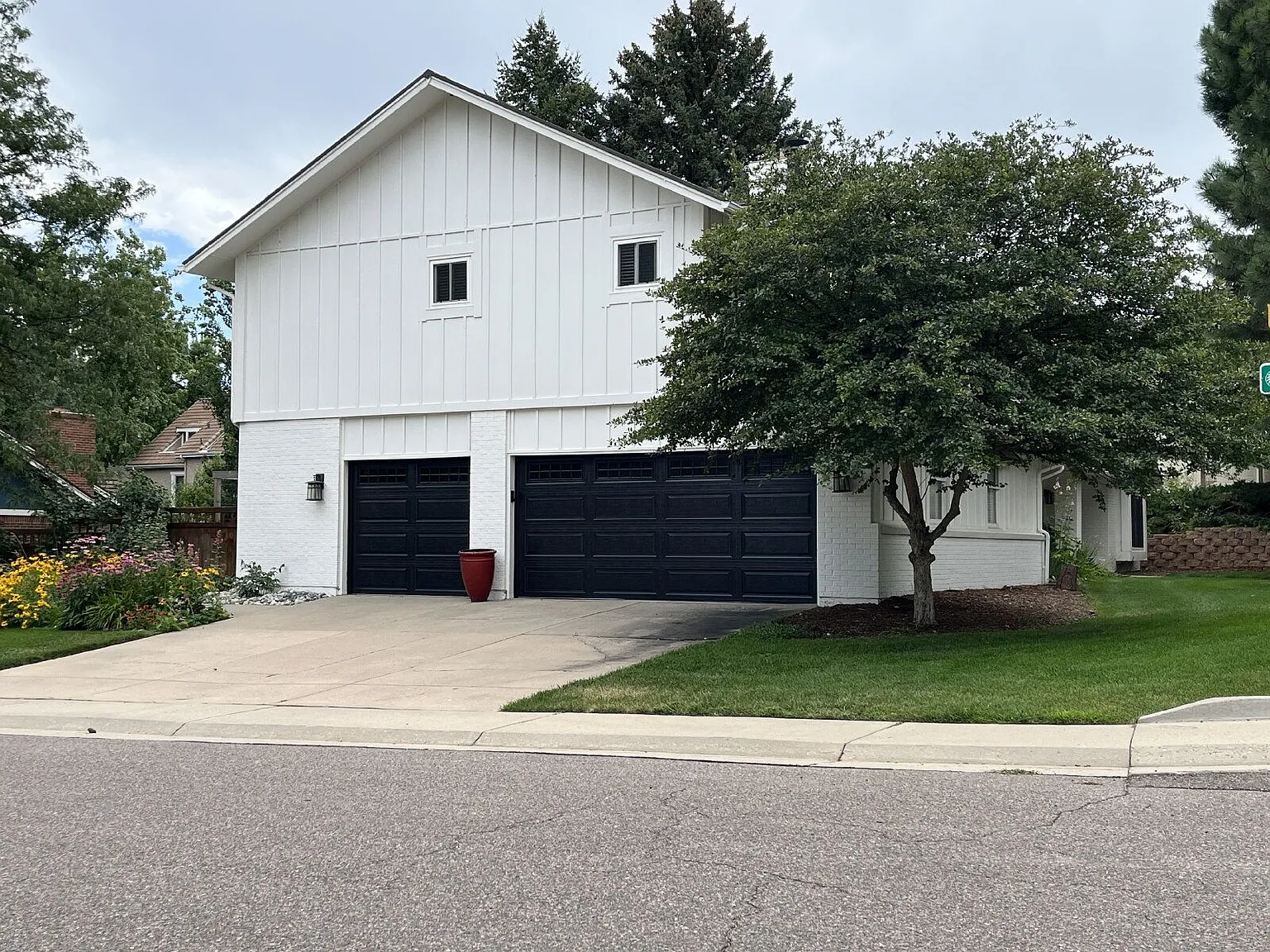 5 bed, 4.5 bath, 4811 sqft, $5,500 — Photo 4