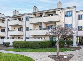 Blossom Bay, Hayward, CA 94545