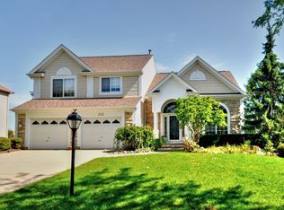 235 Farmhill Dr, Algonquin, IL 60102