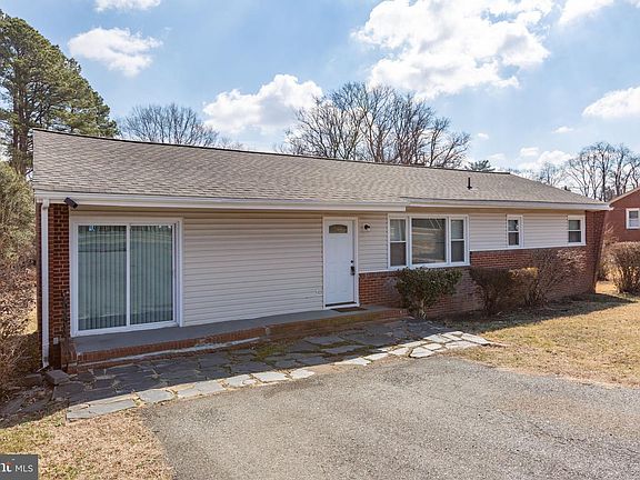 4th image of 1305 Bragg Rd