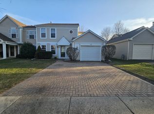 105 Bedford Rd, Mundelein, IL 60060