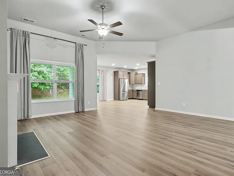 270 Southridge — Photo 11