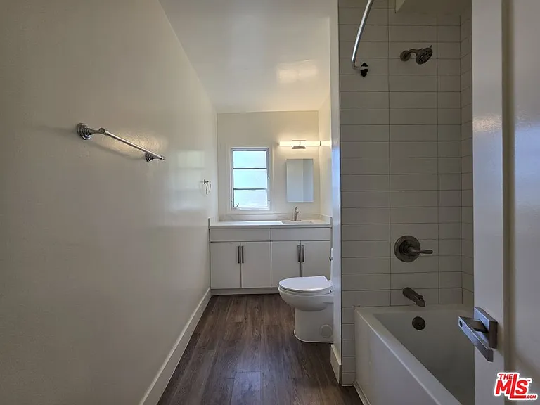 1635 S Beverly Glen Blvd #6 — Photo 17