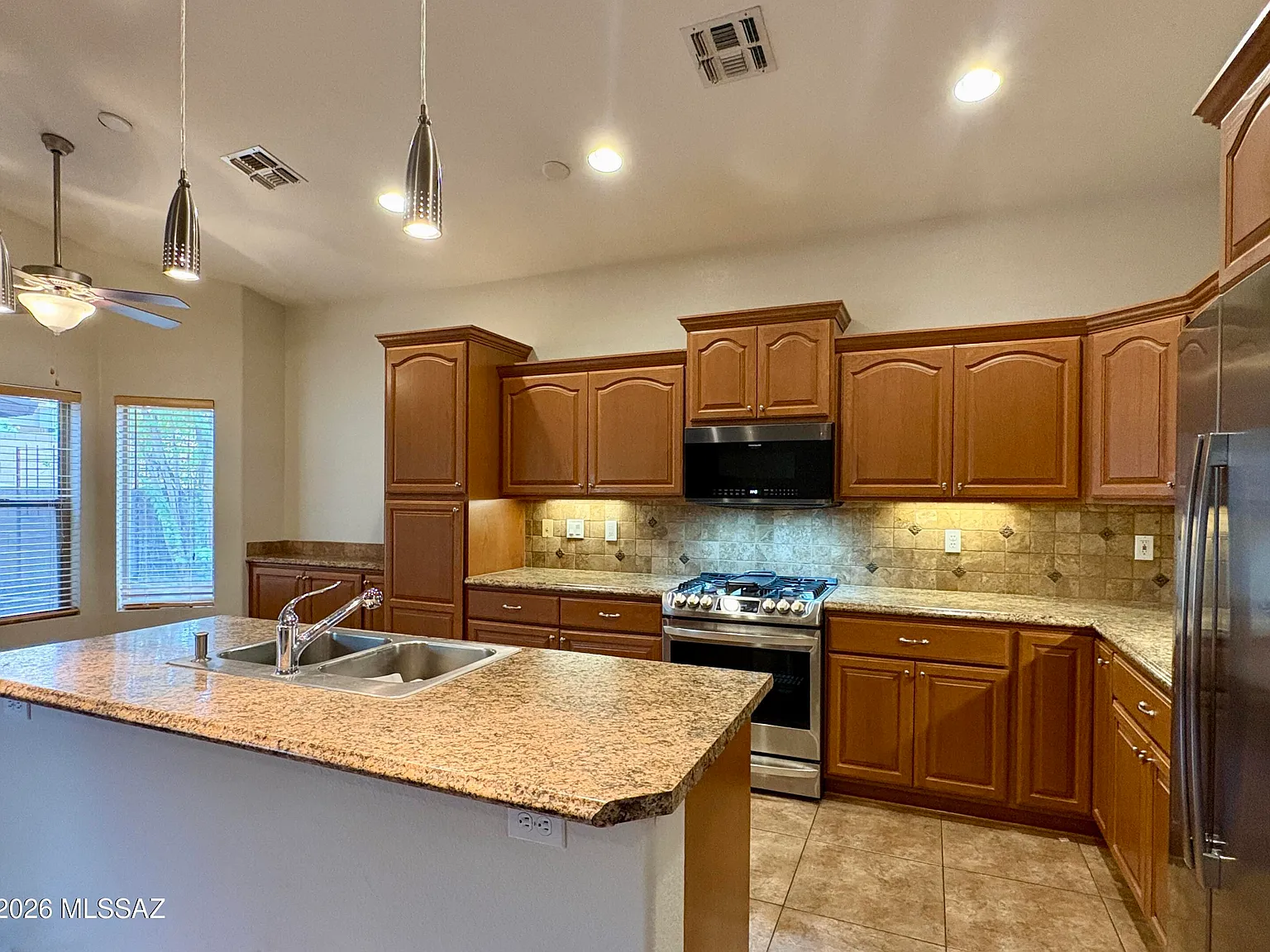 3 bed, 2.5 bath, 2175 sqft, $2,050 — Photo 2