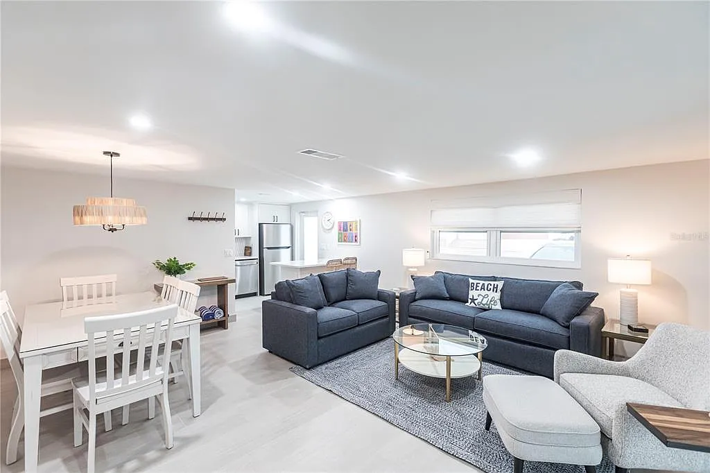 2 bed, 2.0 bath, 1064 sqft, $8,340 — Photo 2