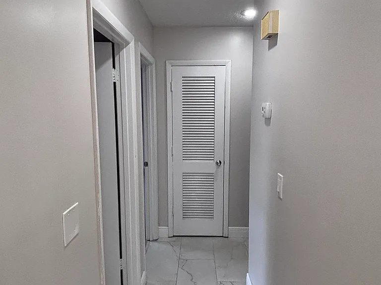 6615 N Clark Ave — Photo 3