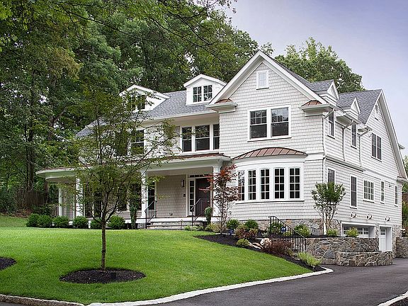 2nd image of 365 Hartshorn Dr