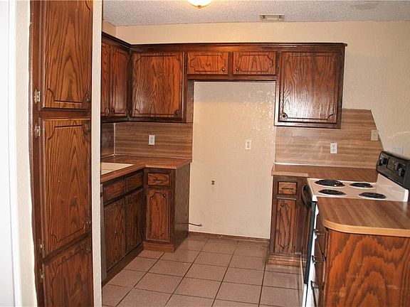 4th image of 12425 Southgate Dr
