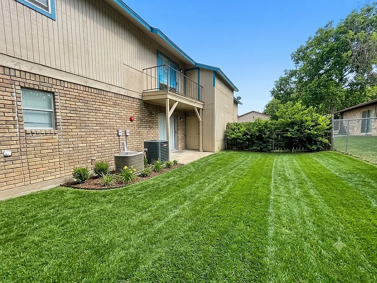 1000 Harley Dr #2 — Photo 8