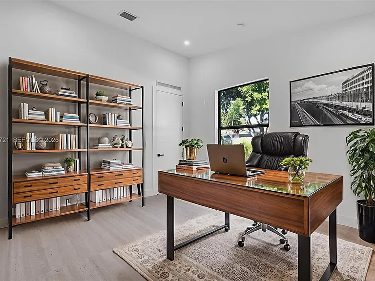 3905 SW 5th St — Photo 4