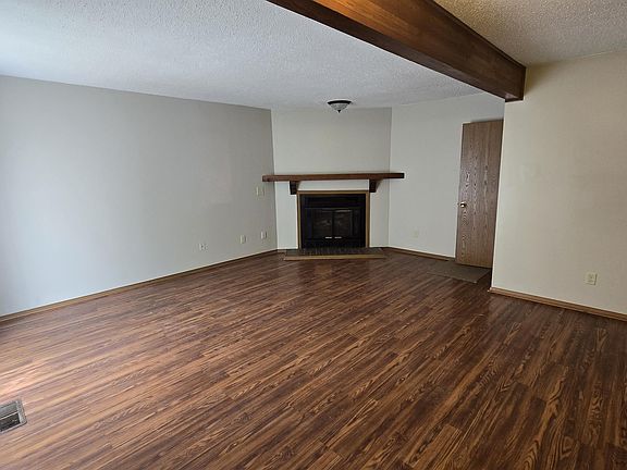 2nd image of 613 Peachtree Pl