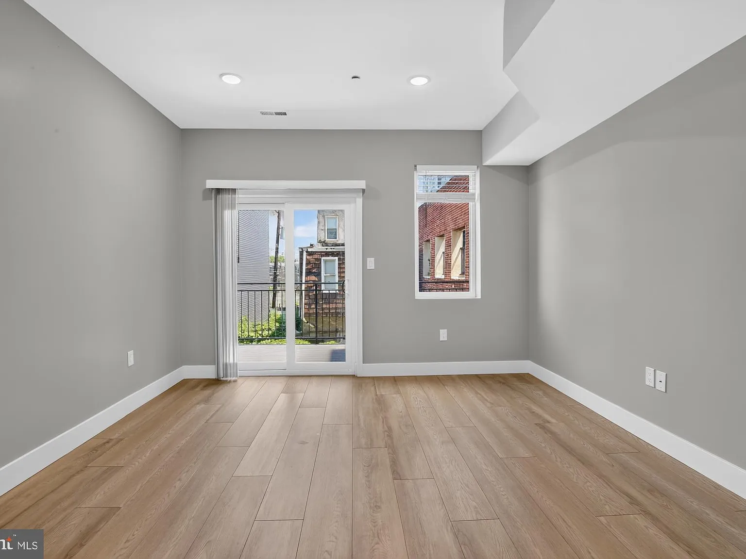3 bed, 3.0 bath, 2487 sqft, $2,650 — Photo 3