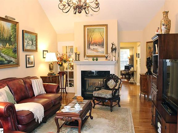 2nd image of 305 Ivystone Dr